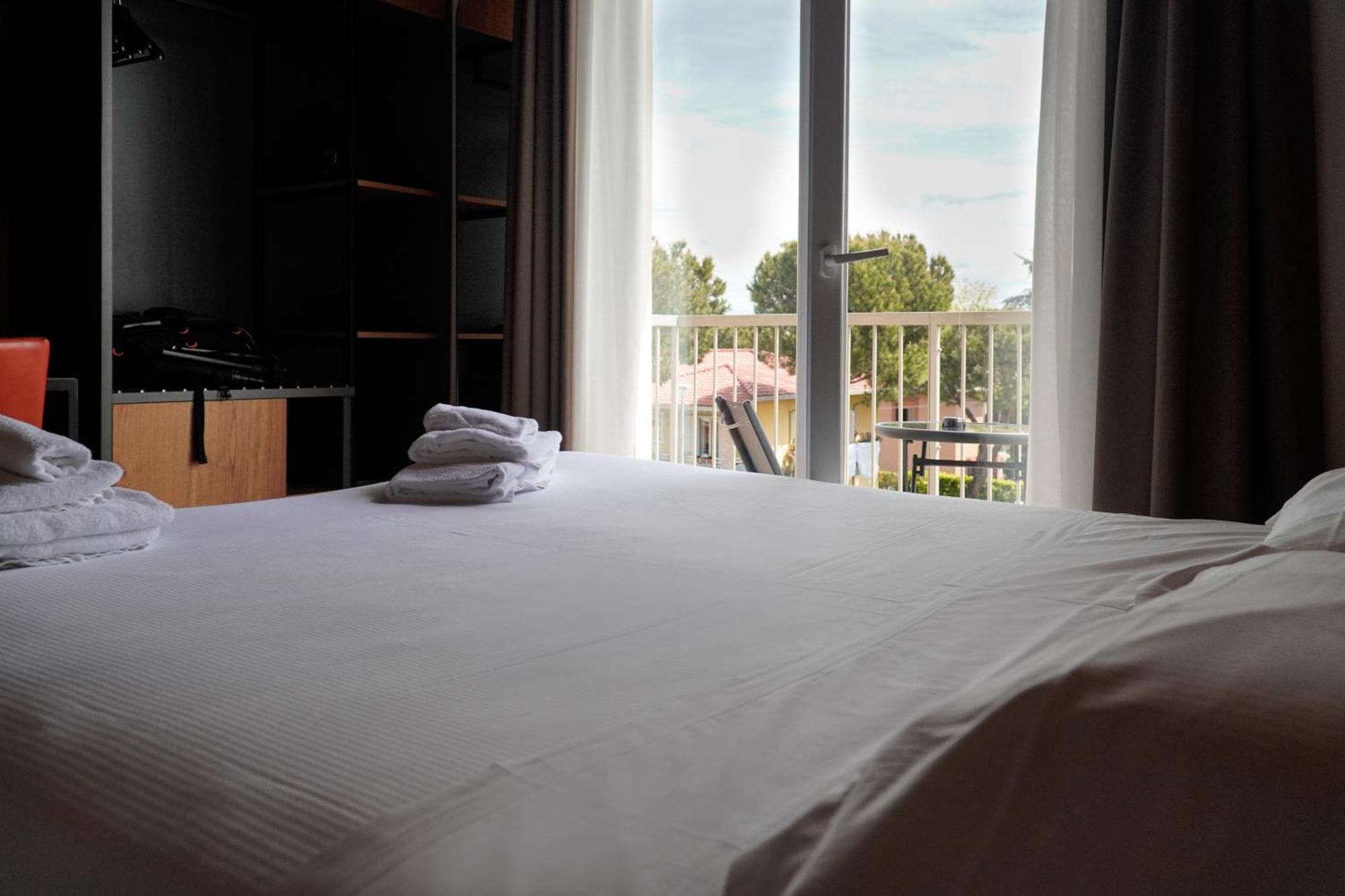 Hotel Arya By Mauro Sirmione Bagian luar foto