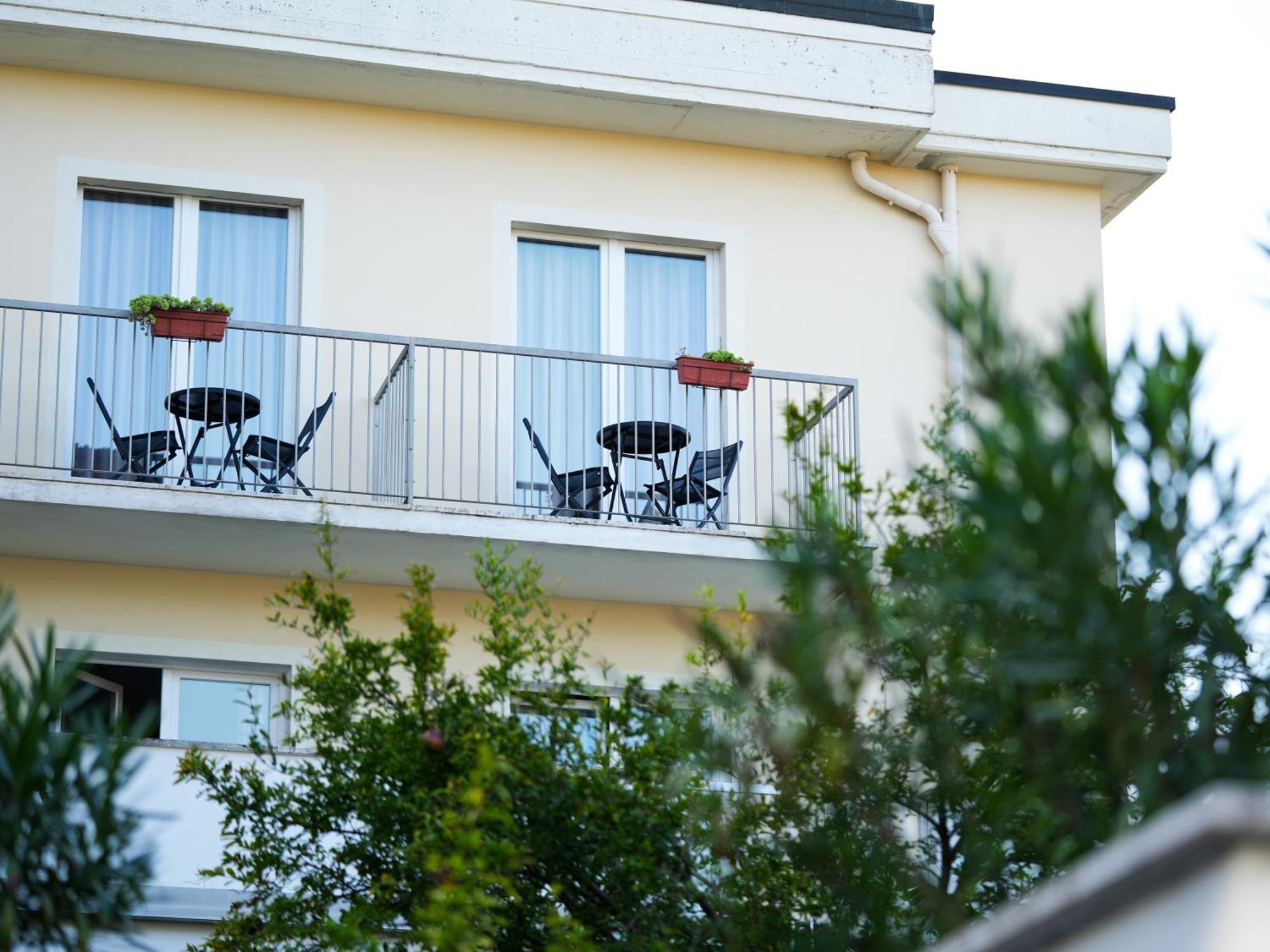 Hotel Arya By Mauro Sirmione Bagian luar foto