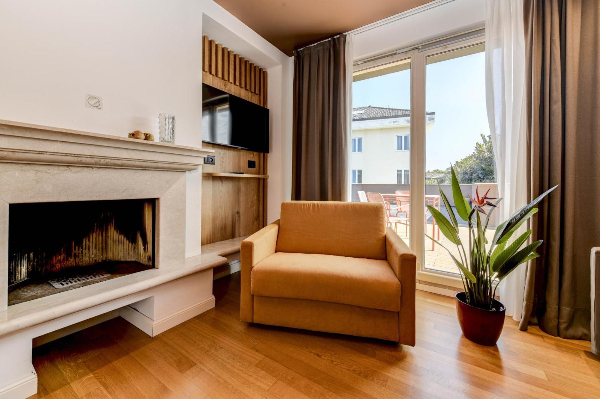Hotel Arya By Mauro Sirmione Bagian luar foto